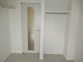 居室の収納です。収納扉を設けずに空間に広がりを与えるタイプ。最近流行しています！ 