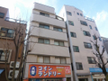 綺麗なタイル貼りマンションで1Fコインランドリーも便利です。  