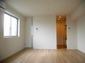 ワンフロア２世帯で２面採光のお部屋です！ 