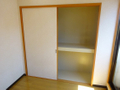 押入れタイプのたっぷり収納です 