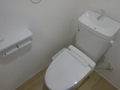 スペースに余裕があるトイレです。 