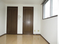 天井が高く開放感があるお部屋です。 