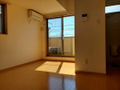 居室の床はフローリングできれいです。 
