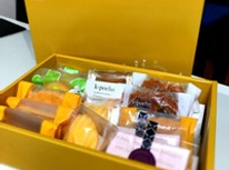 お客様からお土産を頂戴しました！！